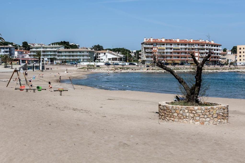 Apartamento Pie De Playa-Wifi Free L' Escala Eksteriør billede