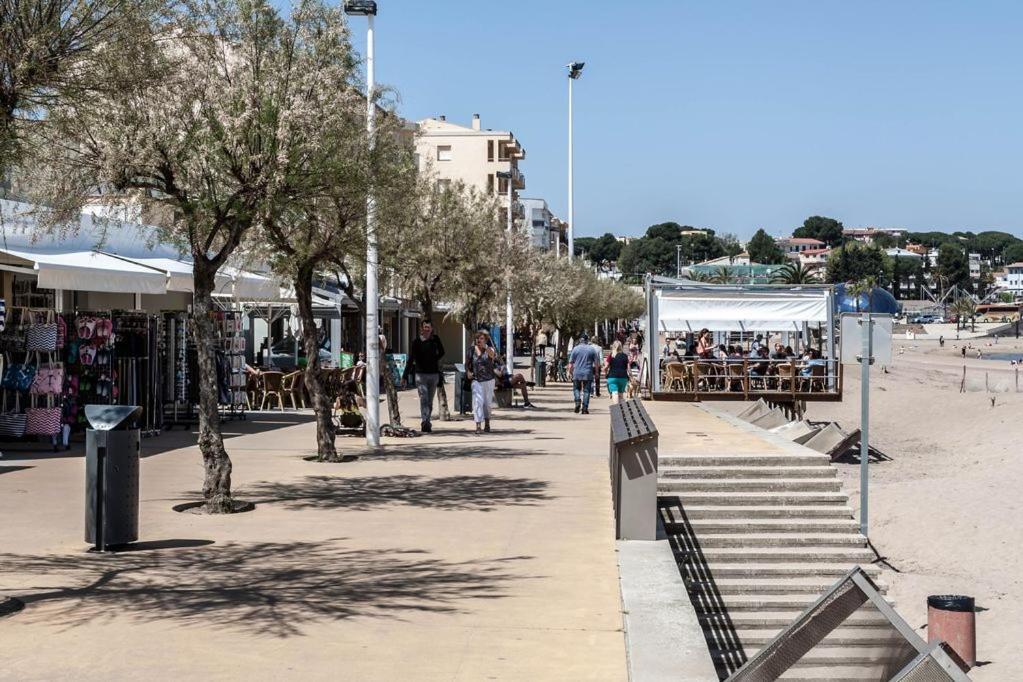 Apartamento Pie De Playa-Wifi Free L' Escala Eksteriør billede