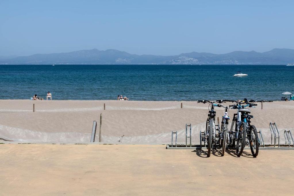 Apartamento Pie De Playa-Wifi Free L' Escala Eksteriør billede