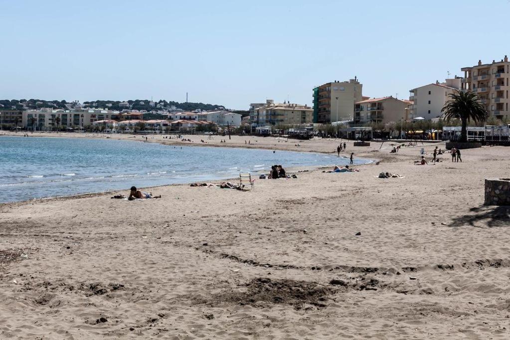 Apartamento Pie De Playa-Wifi Free L' Escala Eksteriør billede
