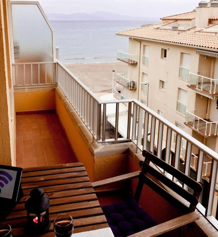 Apartamento Pie De Playa-Wifi Free L' Escala Eksteriør billede